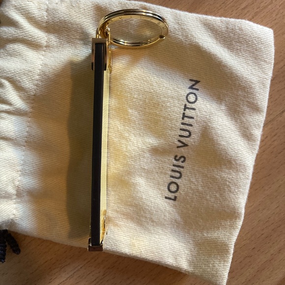 Louis Vuitton yellow leather keychain NEW with dust bag and box - Picture 5 of 6